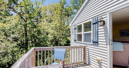 Oceanfront escape with deck, views of Lobster Cove & firepit - walk to town