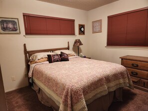 2 bedrooms, desk, iron/ironing board, free WiFi