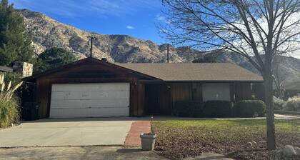 Peaceful weekend getaway 1 block from the river