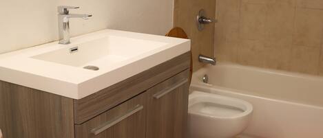 Combined shower/tub