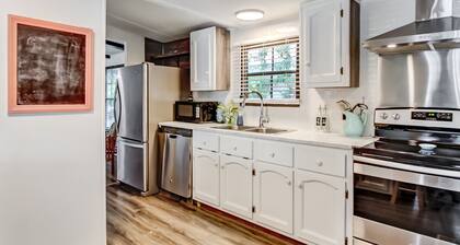 Fun Beach House Getaway, Walk to Restaurants & Shops, Heated Pool Access by Southern Belle Tybee