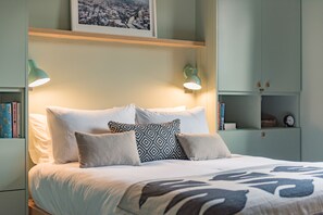 3 bedrooms, desk, iron/ironing board, WiFi - Elegant holiday home located in the heart of Deal (Deal)