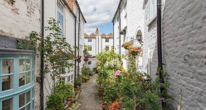 A delightful cottage in the heart of the historic conservation area of Deal