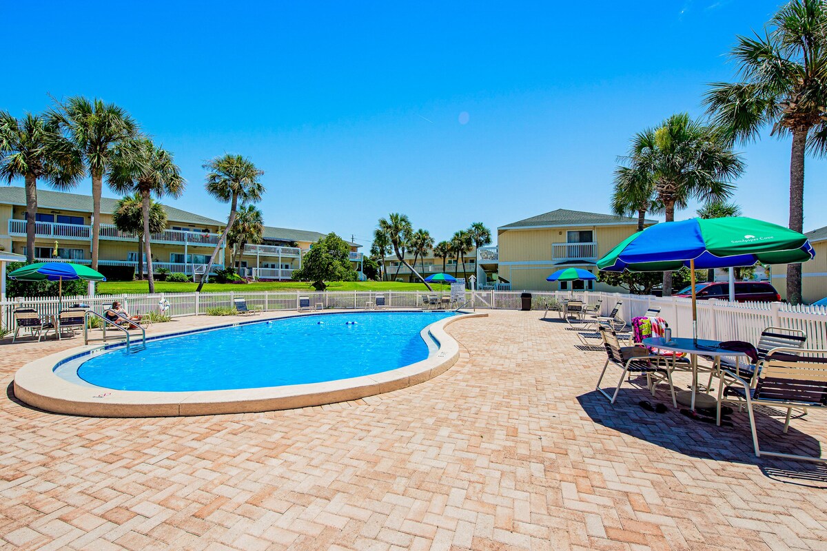 Photo 8 of Dog-friendly condo with private beach access, pools, hot tubs, and central AC