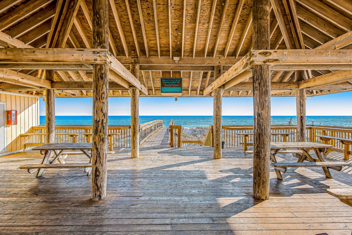 Photo 3 of Dog-friendly condo with private beach access, pools, hot tubs, and central AC