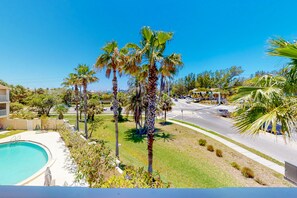 A heated pool - Serene coastal condo with easy beach access, water views, pool, WiFi & porch (Holmes Beach)
