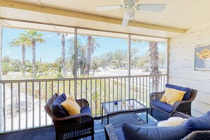 Property grounds - Serene coastal condo with easy beach access, water views, pool, WiFi & porch (Holmes Beach)