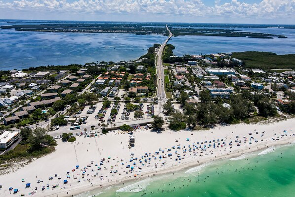 Beach - Serene coastal condo with easy beach access, water views, pool, WiFi & porch (Holmes Beach)