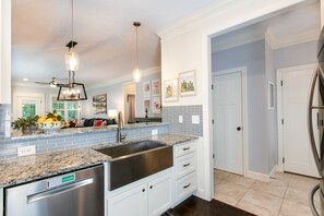 Fridge, microwave, oven, stovetop - Charming home with screened porch, private yard, fireplace, & fast WiFi (Black Mountain)