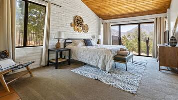 3 bedrooms, travel crib, free WiFi, bed sheets