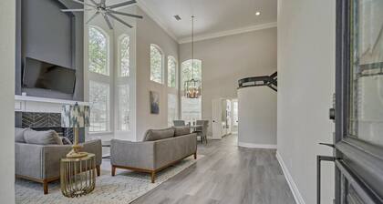 Luxury 4BR/3Bath with the heated pool and Spa