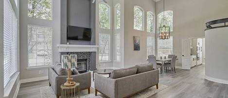Smart TV, fireplace