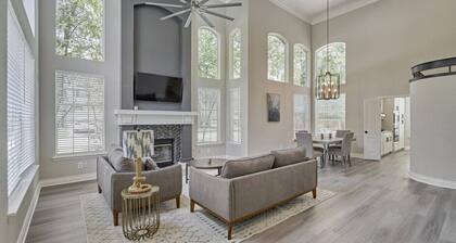 Luxury 4BR/3Bath with the heated pool and Spa