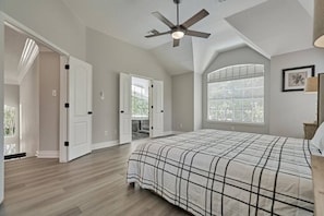 4 bedrooms, desk, iron/ironing board, free WiFi