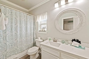 Combined shower/tub, towels, soap, shampoo