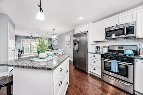 Lakescape Modern 3BD Townhome Downtown Wineries