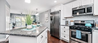 Lakescape Modern 3BD Townhome Downtown Wineries