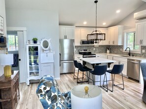 Fridge, microwave, oven, dishwasher - New Adorable Open Concept Cottage  (Eugene)