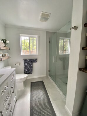 Shower - New Adorable Open Concept Cottage  (Eugene)