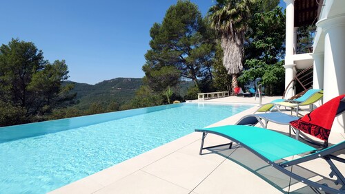 French Riviera Air-conditioned Villa with heated infinity pool, Amazing view