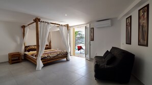 3 bedrooms, desk, iron/ironing board, free WiFi - French Riviera Air-conditioned Villa with heated infinity pool, Amazing view (Var)