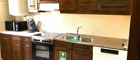 ثلاجة، ميكروويف، غسالة أطباق، محمصة خبز