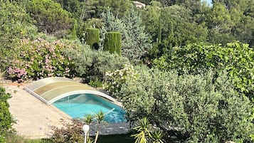 Piscine couverte, piscine extérieure