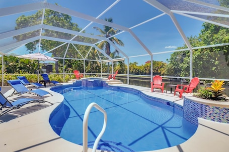 屋外プール、温水プール. Waterfront Pool Villa with Sail Boat access to the Gulf