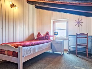 4 Schlafzimmer, Schreibtisch, Internetzugang