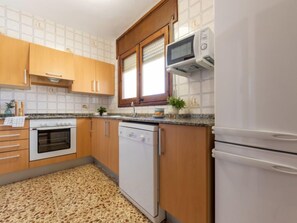 Réfrigérateur, micro-ondes, four, lave-vaisselle