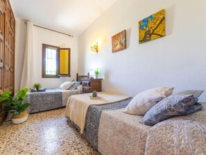 3 chambres, fer et planche à repasser, Internet gratuit