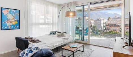 1 bedroom, desk, iron/ironing board, WiFi