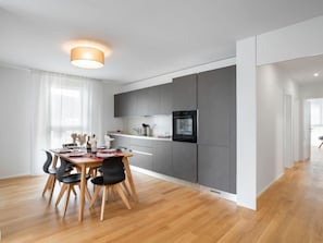 Fridge, oven, dishwasher, toaster