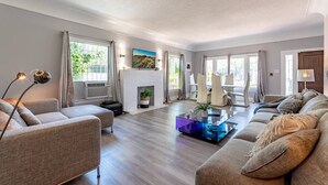 Smart TV, DVD player - Normandie Manor | 6BR Hollywood Sign Views, Chef's Kitchen, Gated + Dog Friendly (Los Angeles)