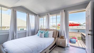 6 bedrooms, desk, iron/ironing board, WiFi