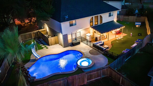 Lämmitetty uima-allas