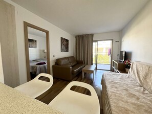 1 habitación y ropa de cama