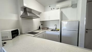 Fridge, microwave, oven, cookware/dishes/utensils