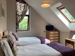 3 bedrooms, travel cot, free WiFi, bed sheets