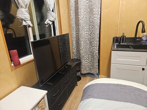 1 bedroom, WiFi, bed sheets