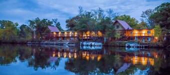 Enjoy your own private deck with a lakeview in Room 20 - The Bay House - Curriers Lakeview Lodge