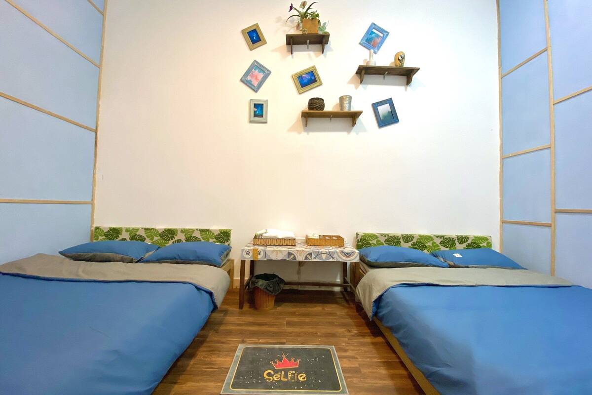 Free WiFi, bed sheets