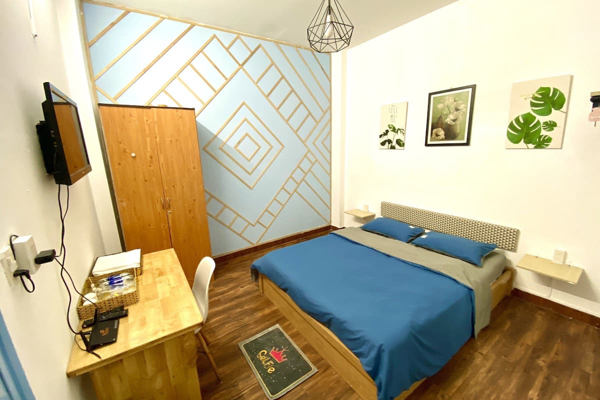 Free WiFi, bed sheets