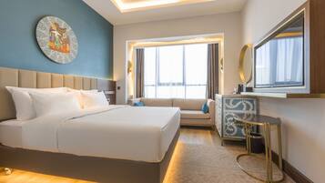 ميني بار وخزنة داخل الغرفة ومكواة/لوح كي وأسرّة أطفال/رضّع (مجانًا)