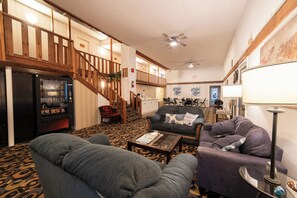 Área de estar no saguão