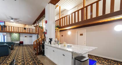 Uptowner Hotel
