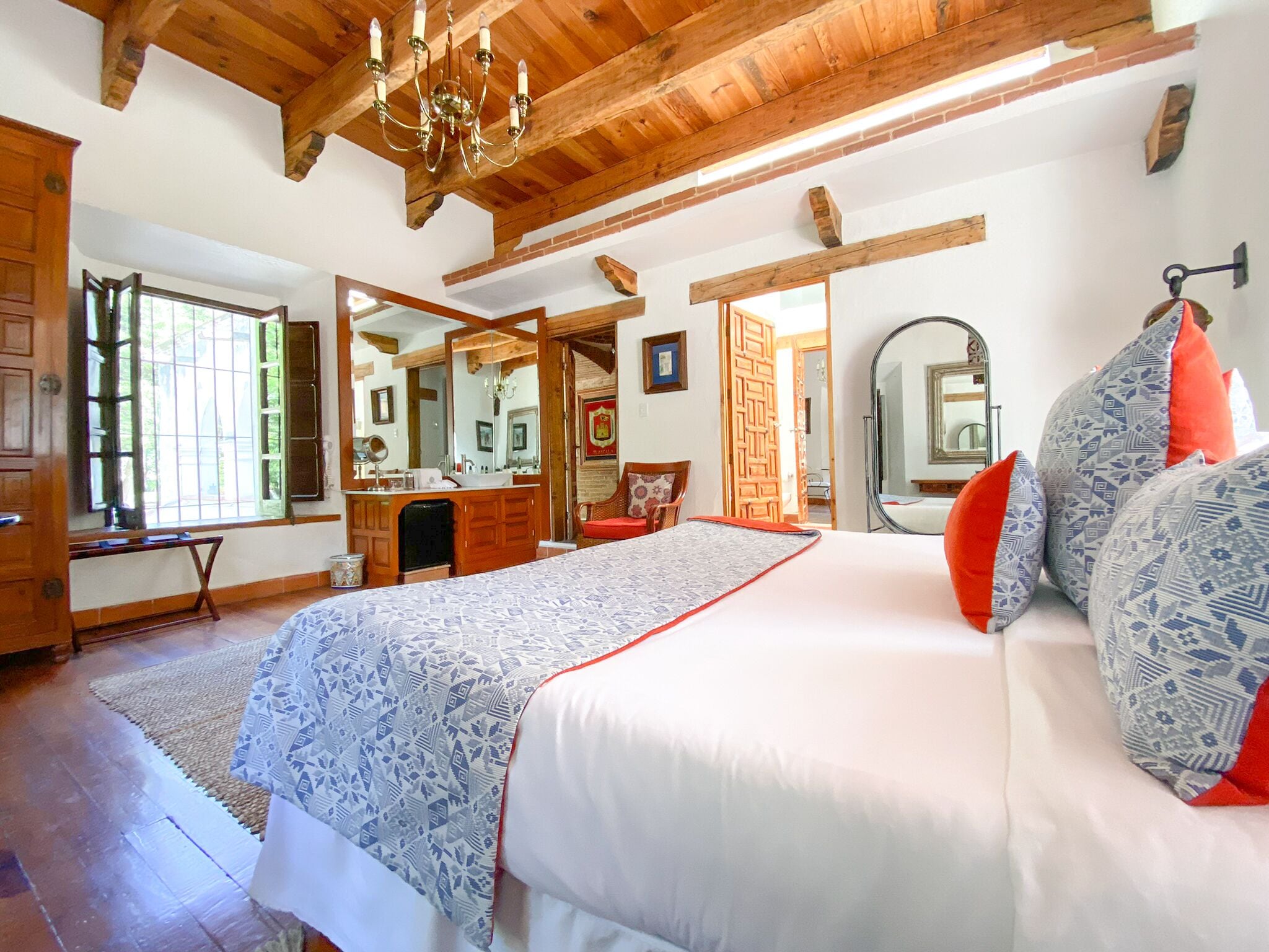 Habitación doble tradicional | Ropa de cama hipoalergénica, artículos del minibar gratis y wifi gratis 