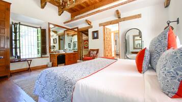 Habitación doble tradicional | Ropa de cama hipoalergénica, artículos del minibar gratis y wifi gratis