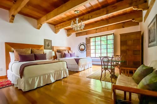 Habitación doble estándar, 2 camas matrimoniales | Ropa de cama hipoalergénica, artículos del minibar gratis y wifi gratis