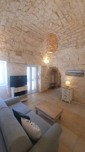 Téléviseur, foyer, chaîne audio